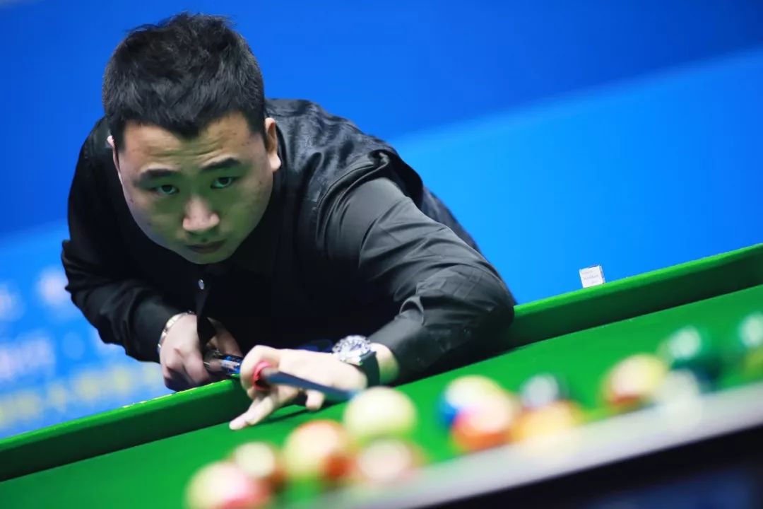 员难掩激动 员难掩激动